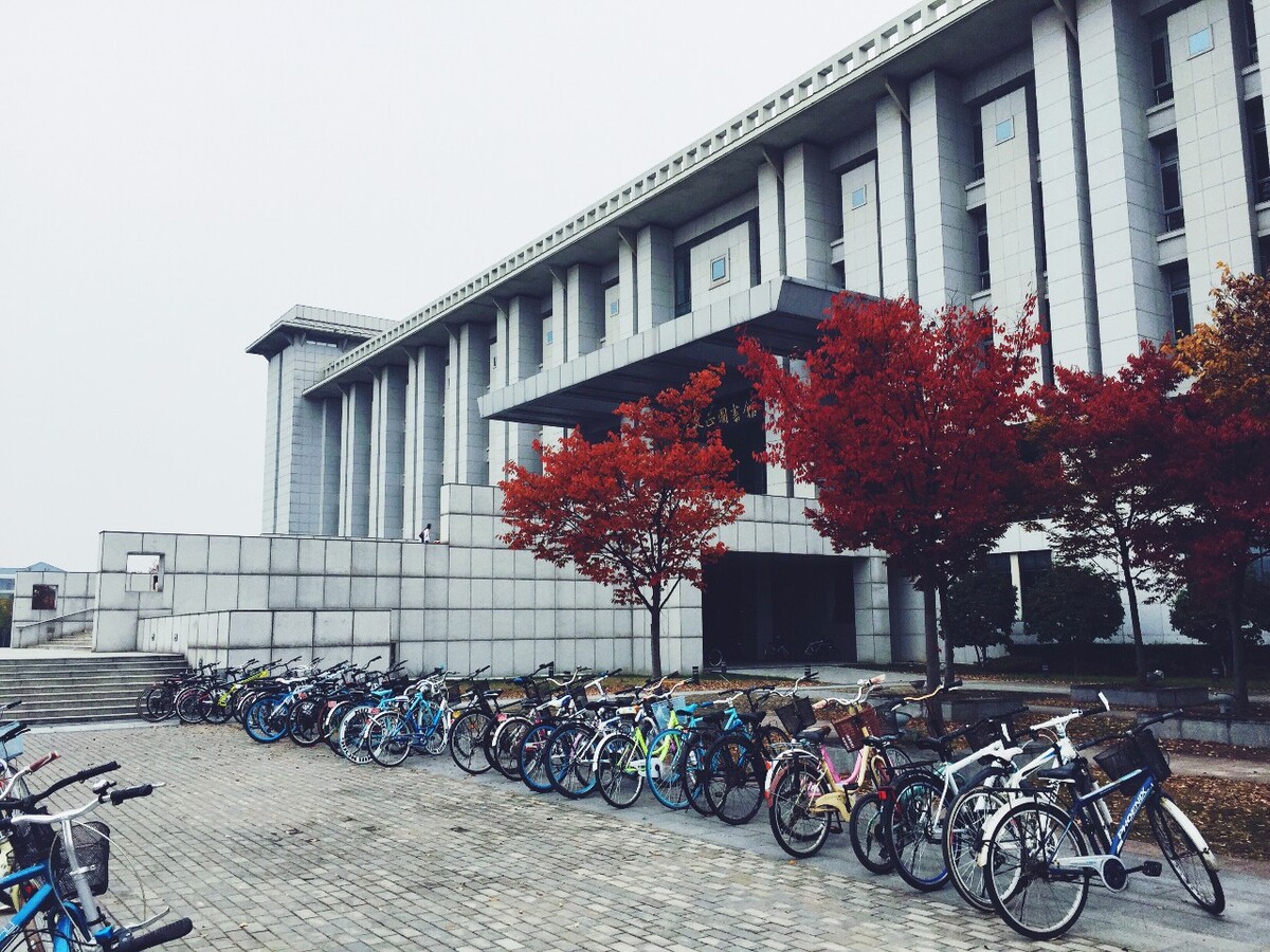 摄于东南大学李文正图书馆