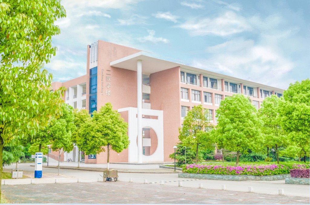 学校动漫风