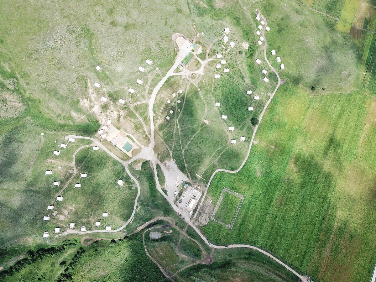 早安雄库鲁营地航拍