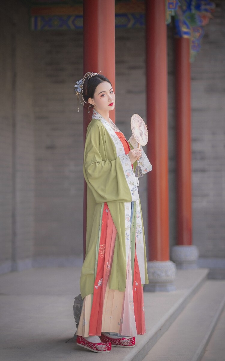 汉服正片兰若庭此间春色