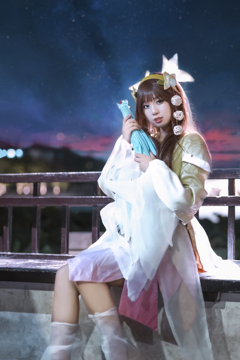 娜可露露cosplay和coser拍到一半下大雨本来想晚上拍夜景补回来结果