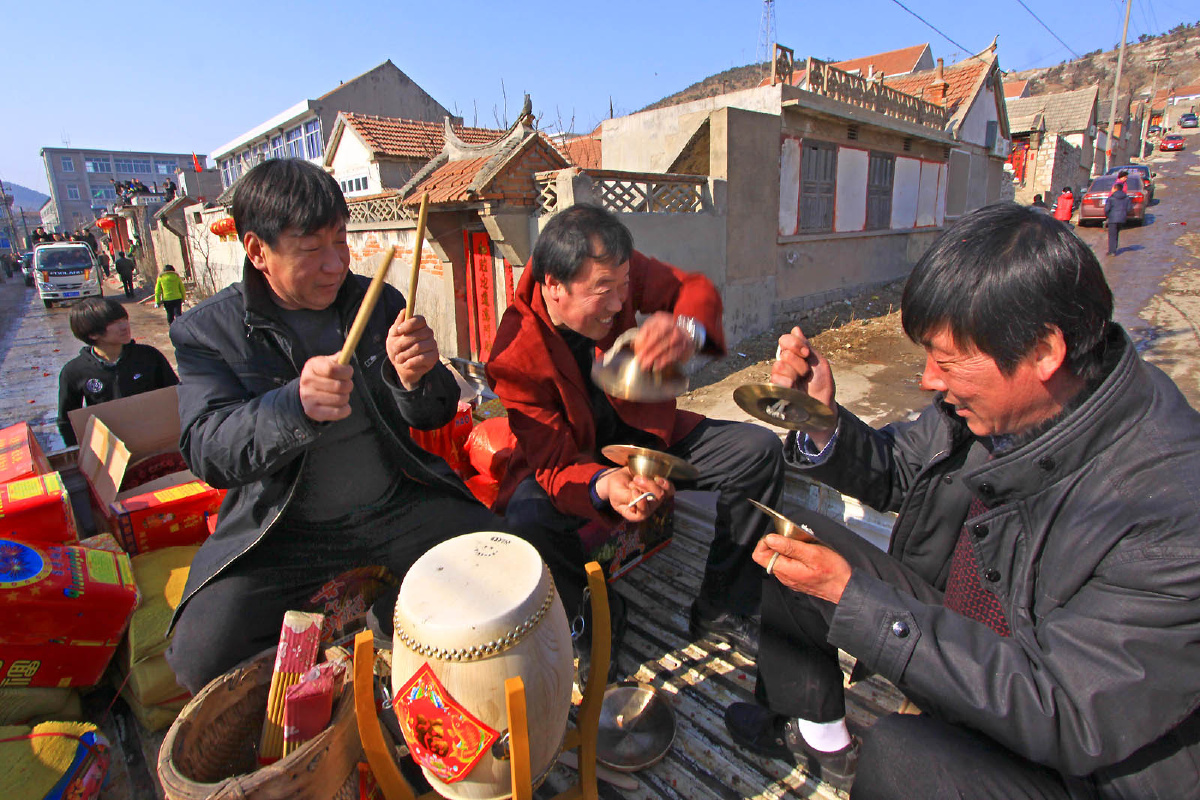 锣鼓喧天贺新年