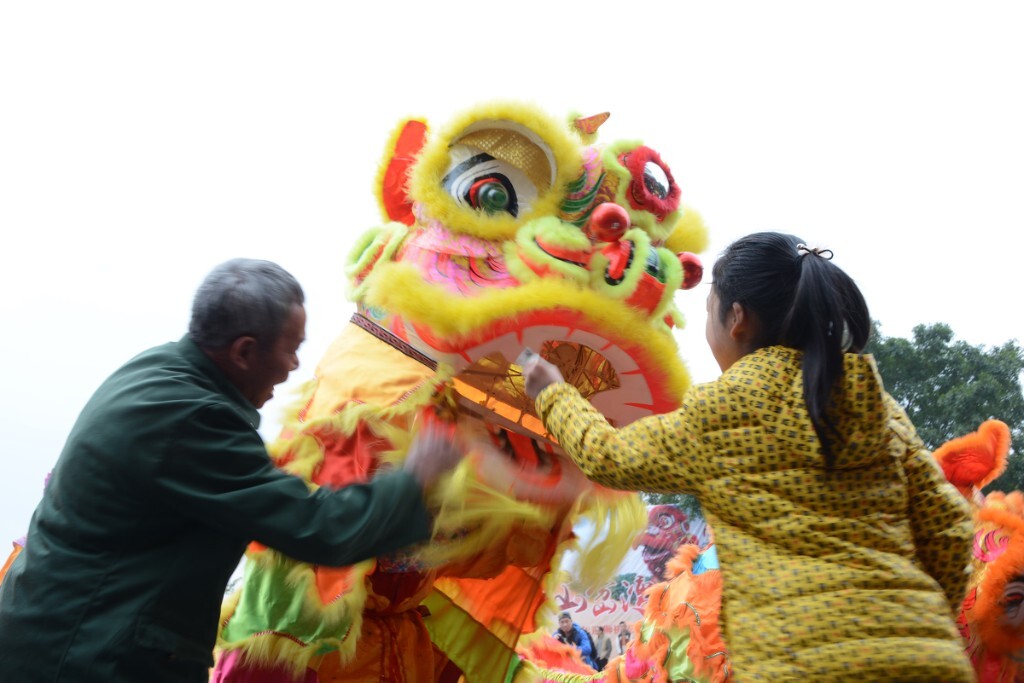 炸狮子祈福