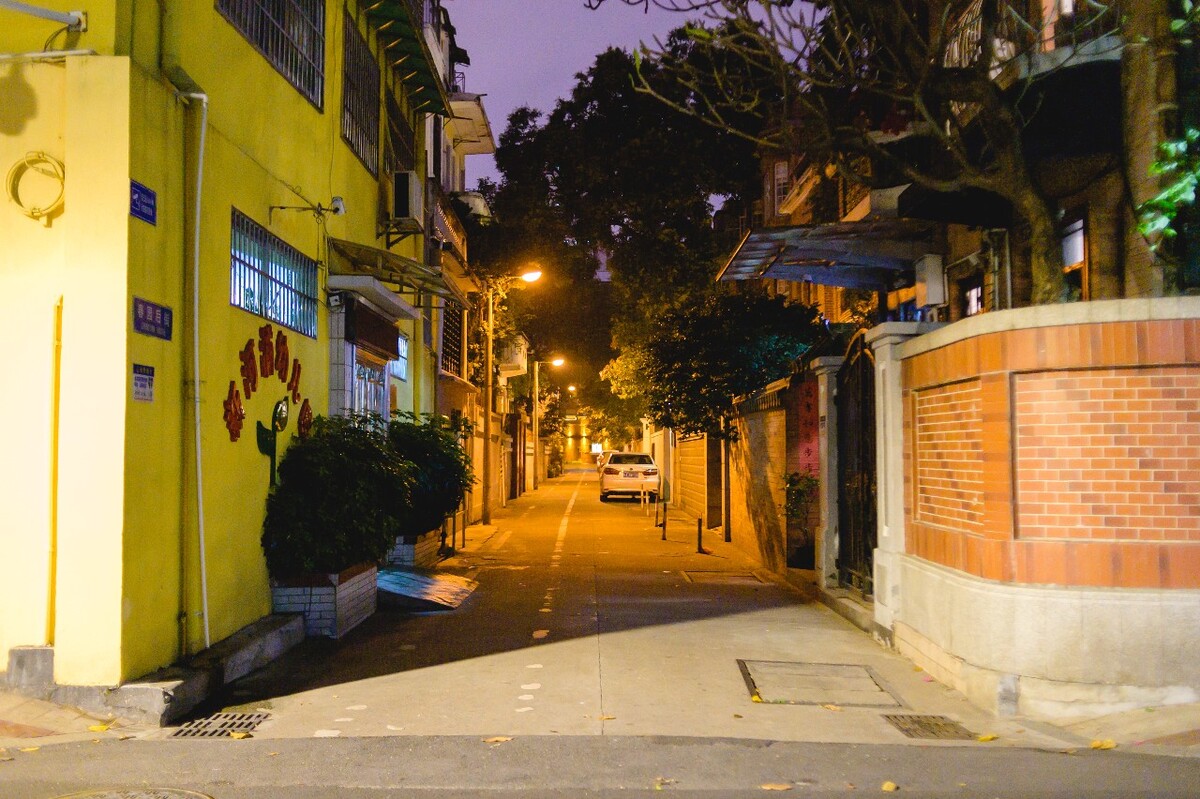东山口街道的夜