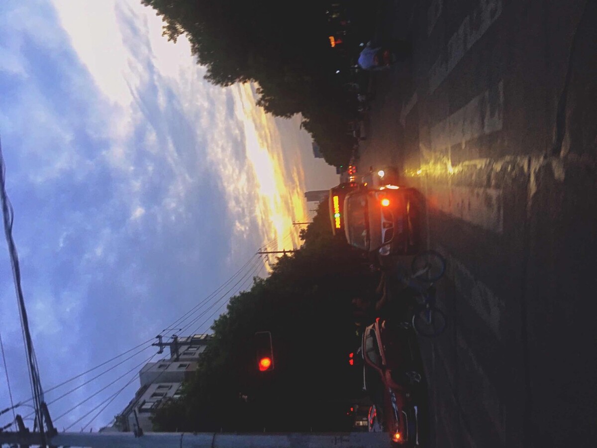 夏日傍晚的街头