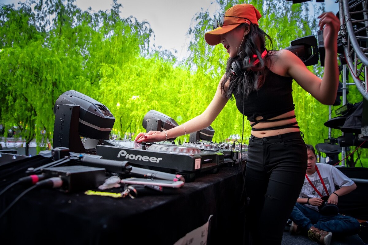 美女dj