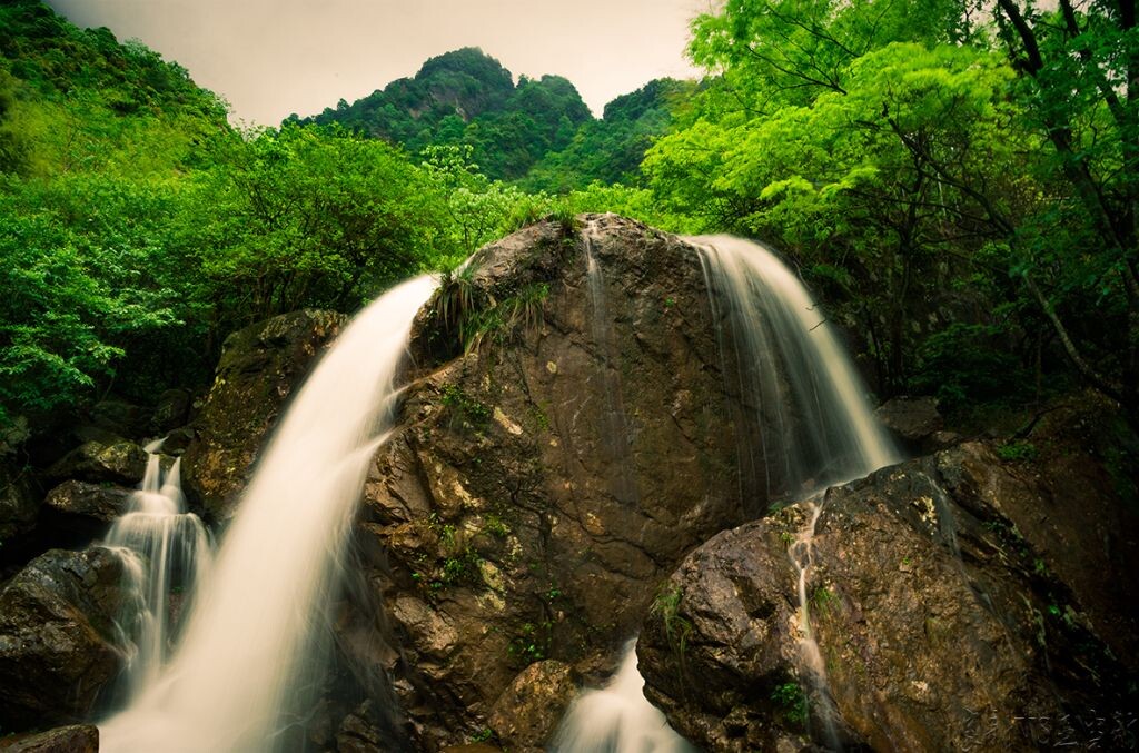 明月山瀑布