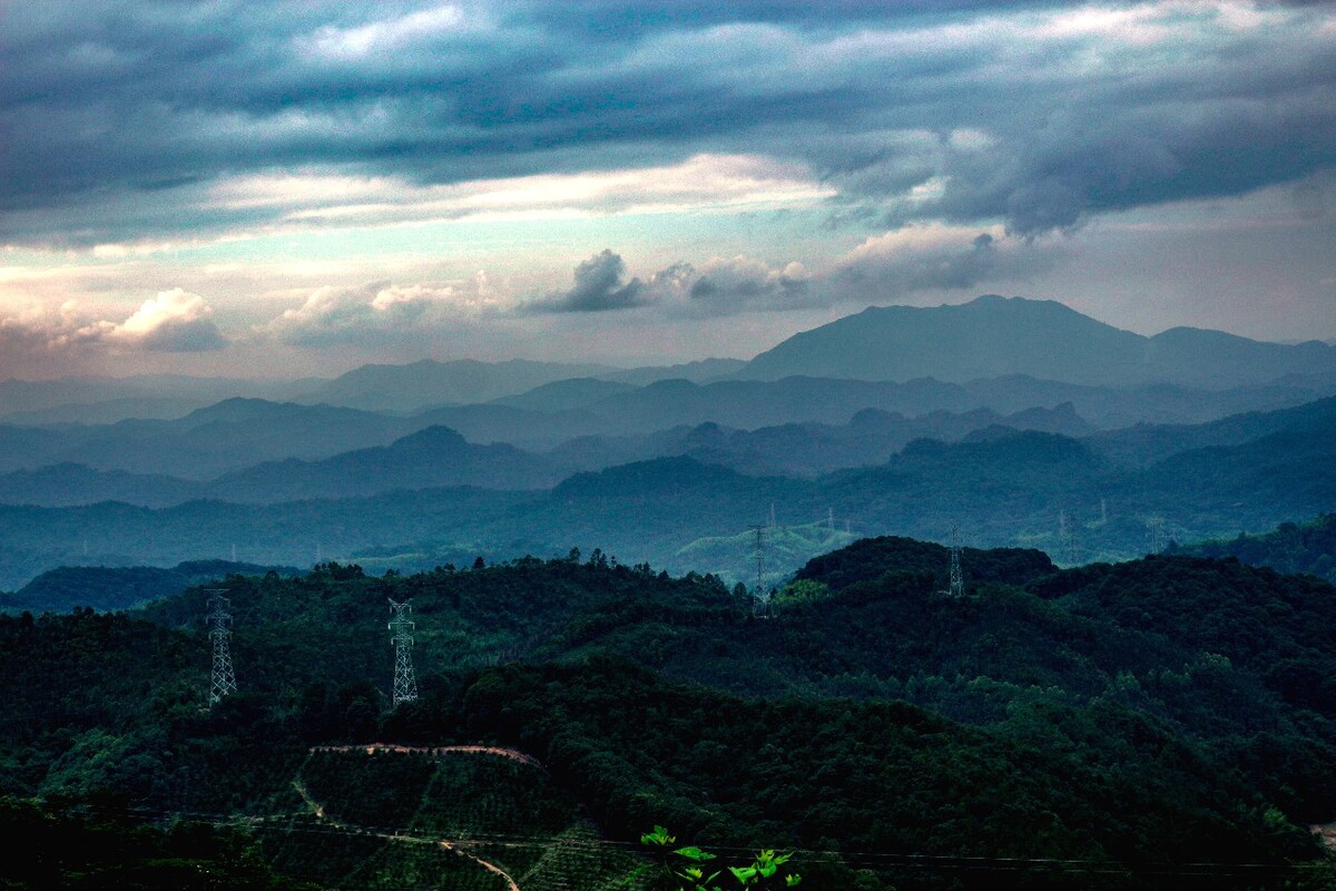 连绵的群山