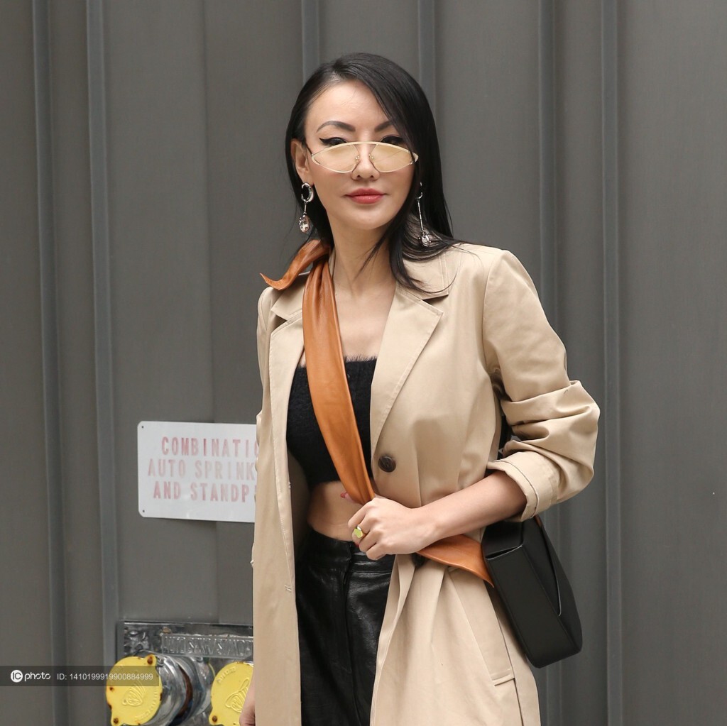 Jessica wang,jessicacaban jessicawang其色风衣搭内搭抹胸皮质阔腿裤职业精英加时尚达人令人
