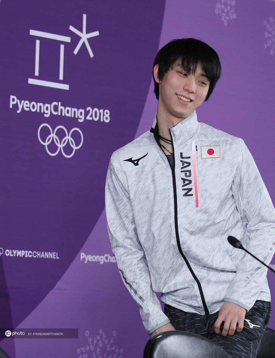 羽生结弦出席新闻发布会身姿妖娆