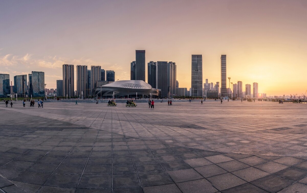 摄于:大连东港                   