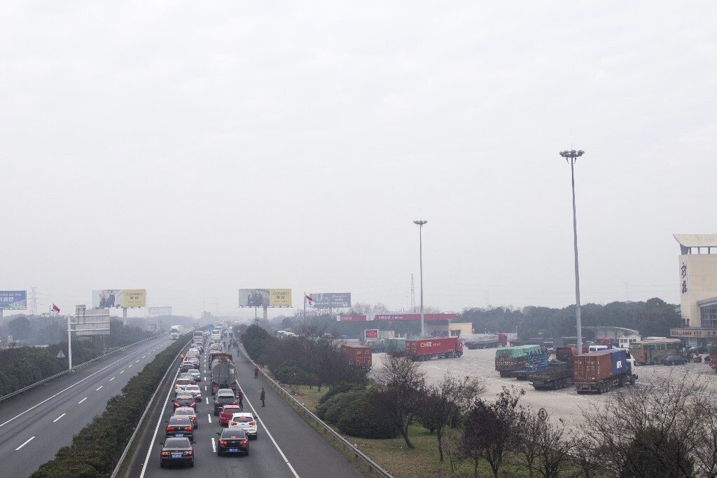 常合高速由东向西严重堵车,由西向东畅通