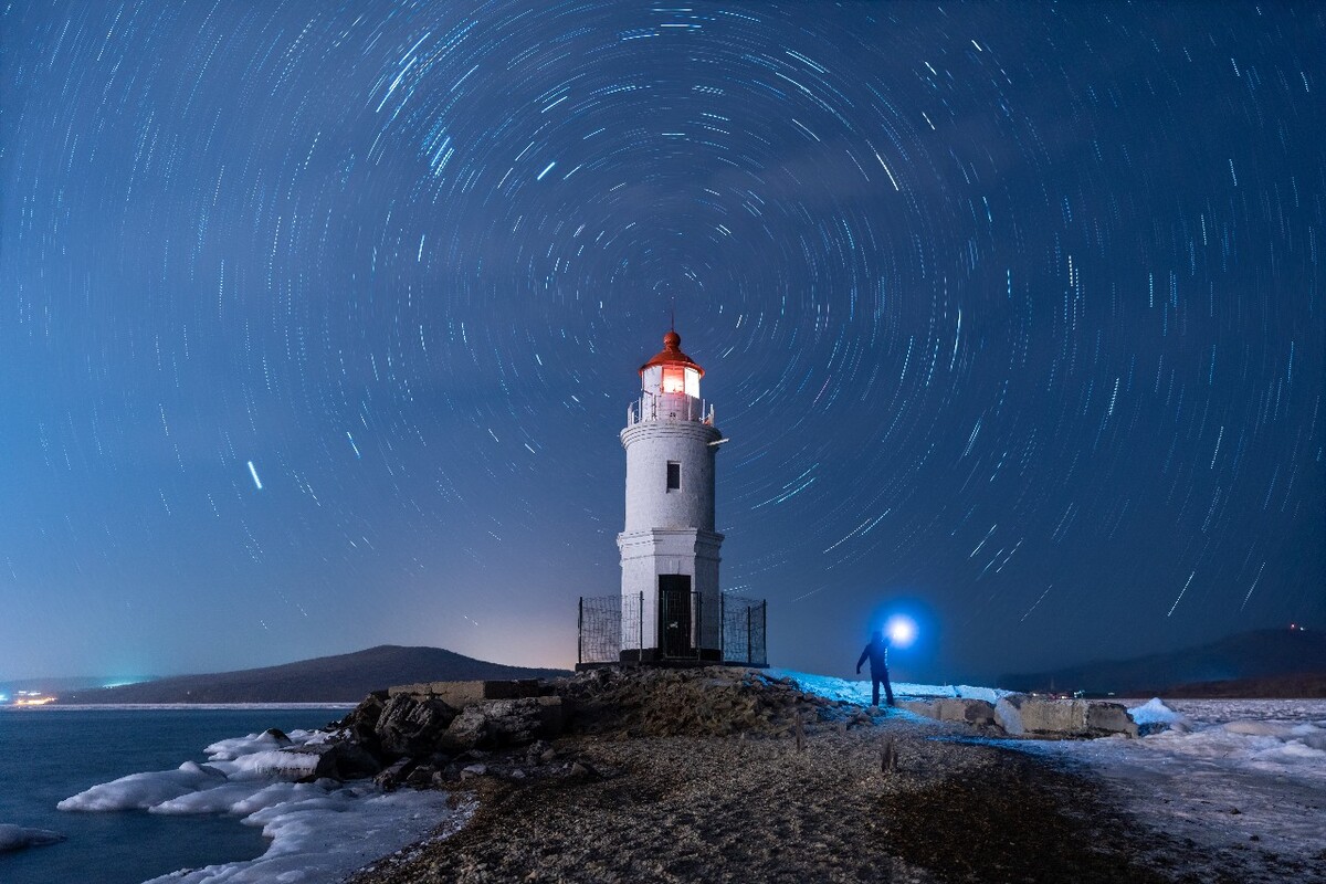 海参崴托卡内夫灯塔星轨人像