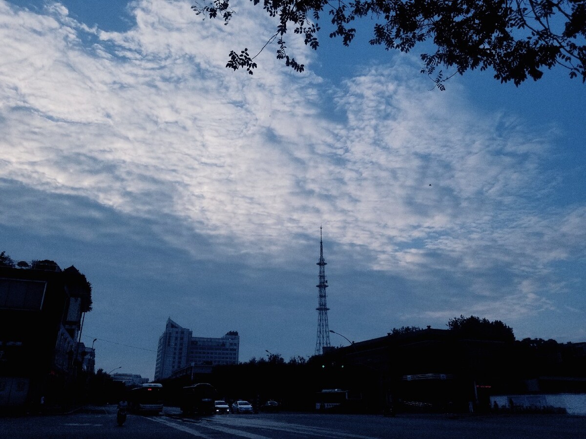 蒙蒙亮 - 南小天七 - 图虫网 - 优质摄影师交流社区