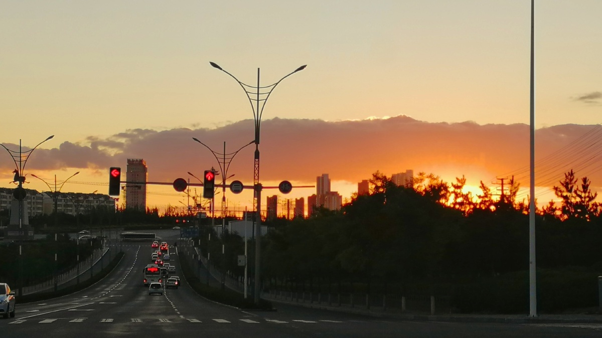 下班回家_下班吧_的哥下班游泳回家