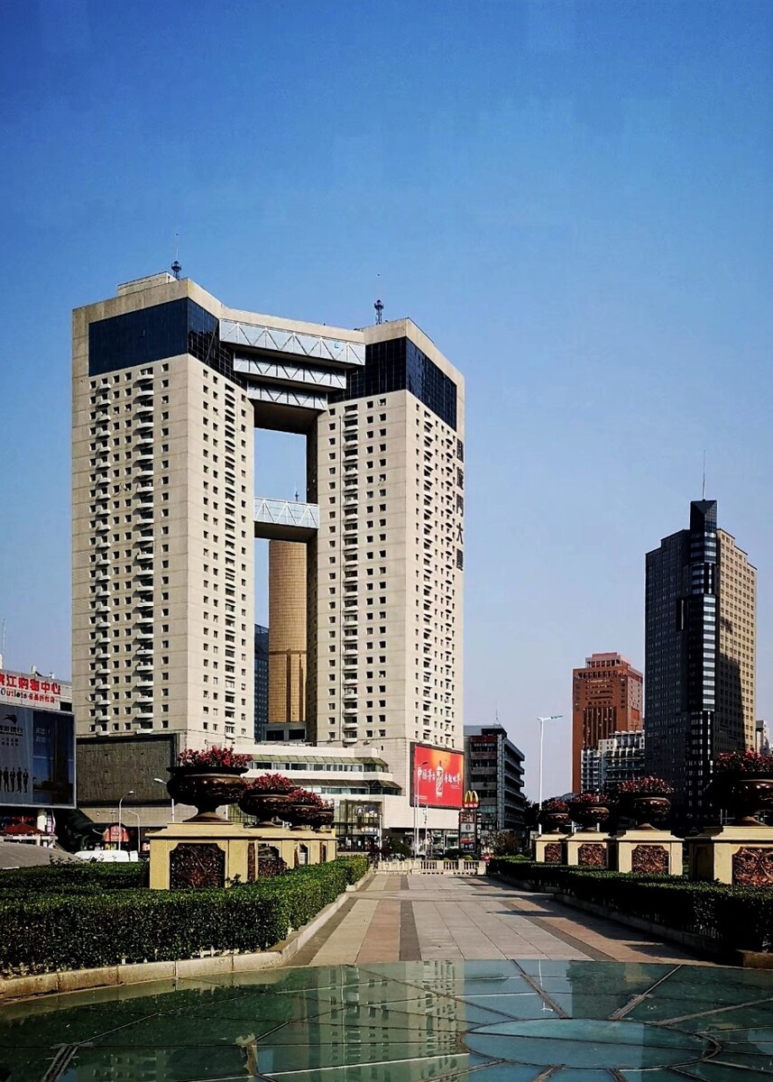 天津历史街区小白楼—凯旋门大厦