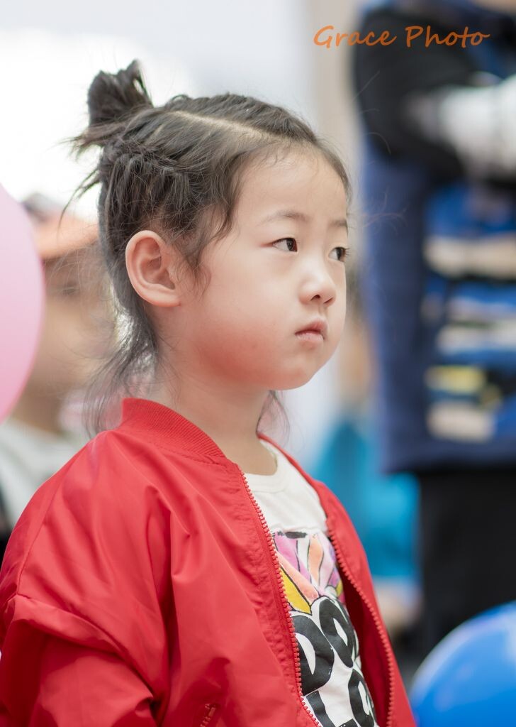 红衣小女孩