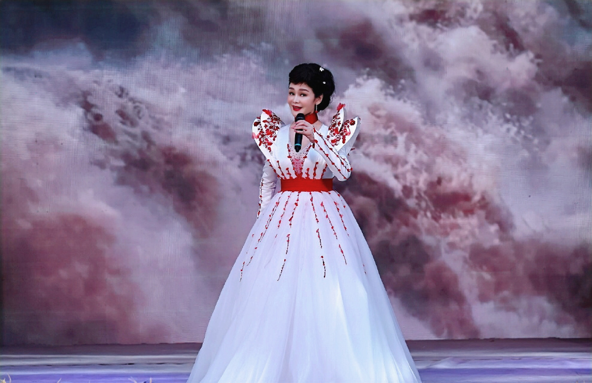 舞台剧照：著名歌唱家张华敏