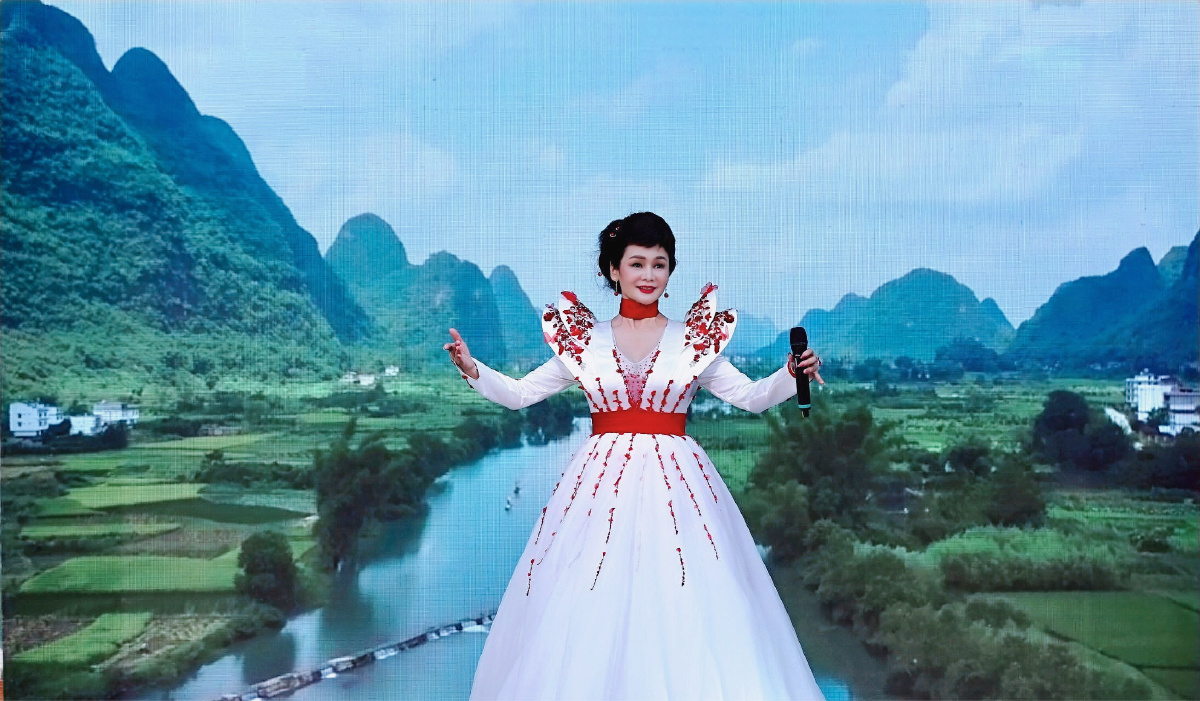 舞台剧照：著名歌唱家张华敏