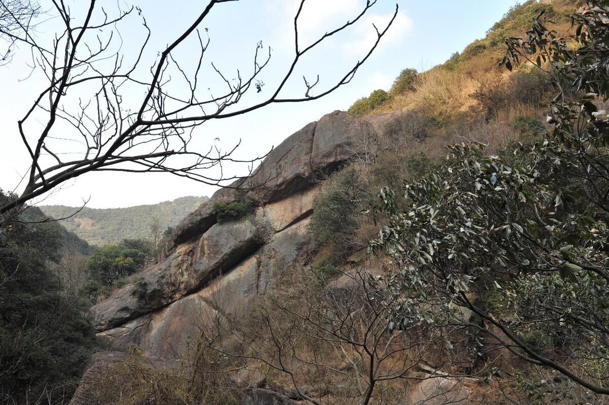 龙舌岩(摄于九峰山风景区)