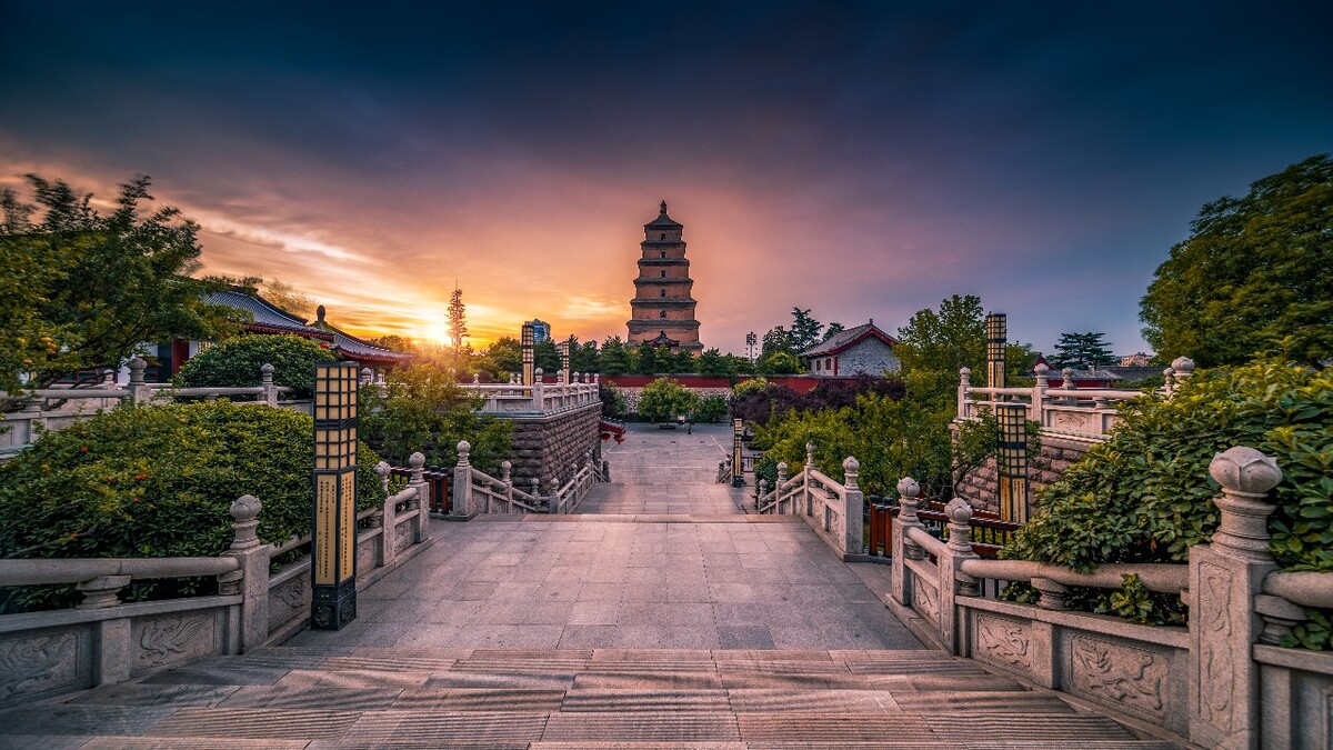 大雁塔日出,久违的好天气,起个大早,就为了那一瞬间的光影.