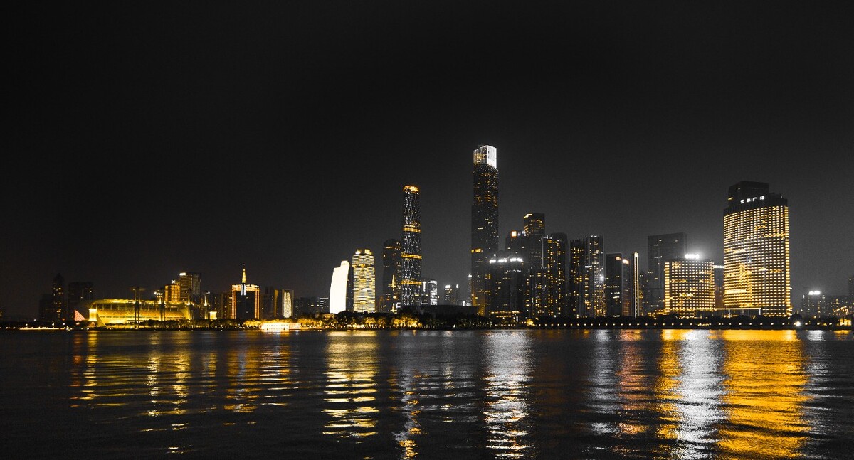 珠江新城广州塔小蛮腰夜景黑金雷电慢快门