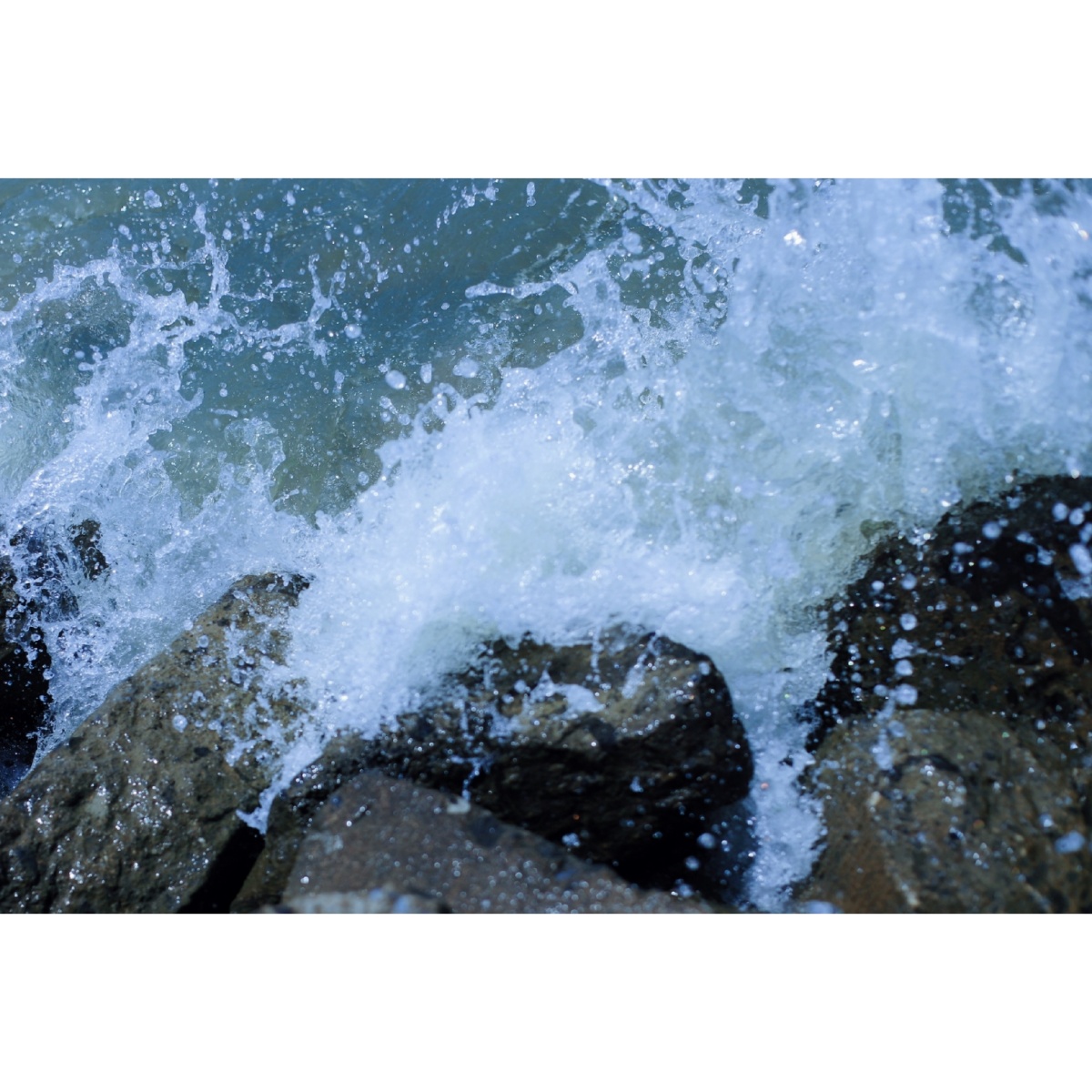 刮着南风的巢湖边激情的浪花在飞舞