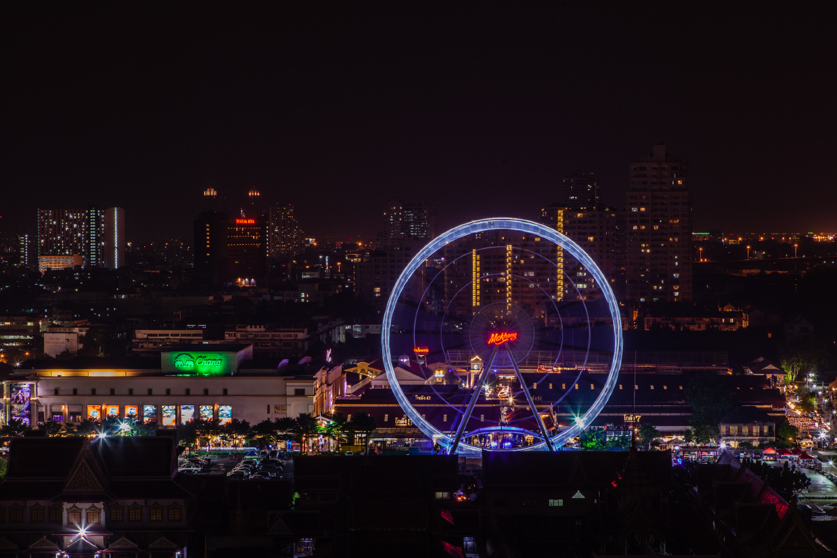 泰国曼谷,每个城市都有自己特色的摩天轮.