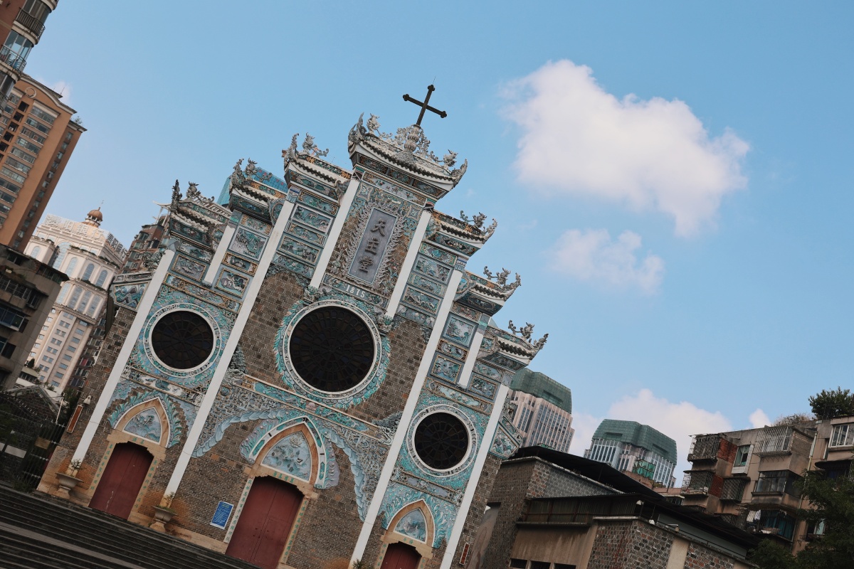 蓝天下的贵阳北天主堂