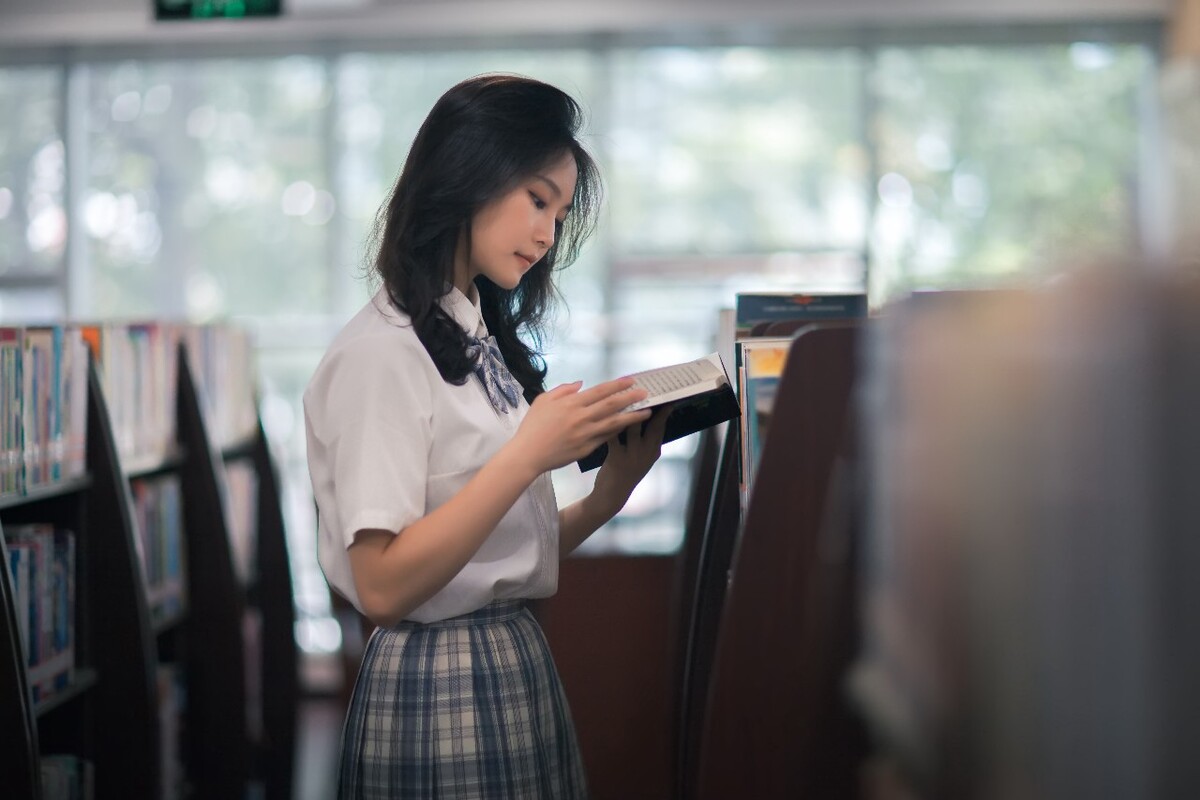 2021627图书馆jk人像