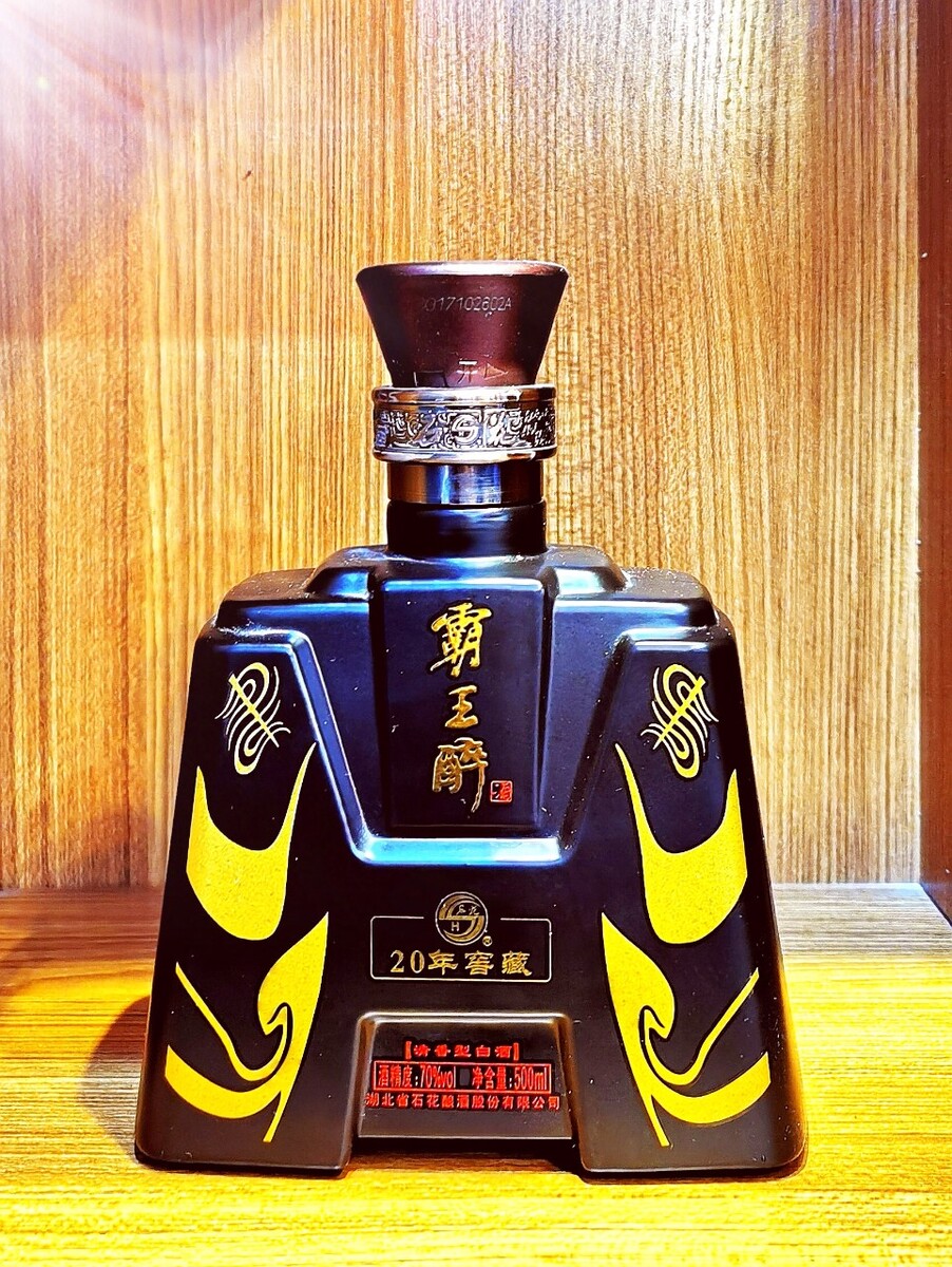 不喝酒却爱拍酒瓶的人 限量版的牙yj99 图虫