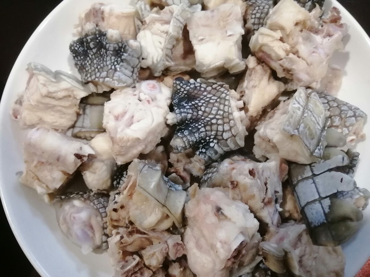 鳄鱼肉配鸡肉火锅开整