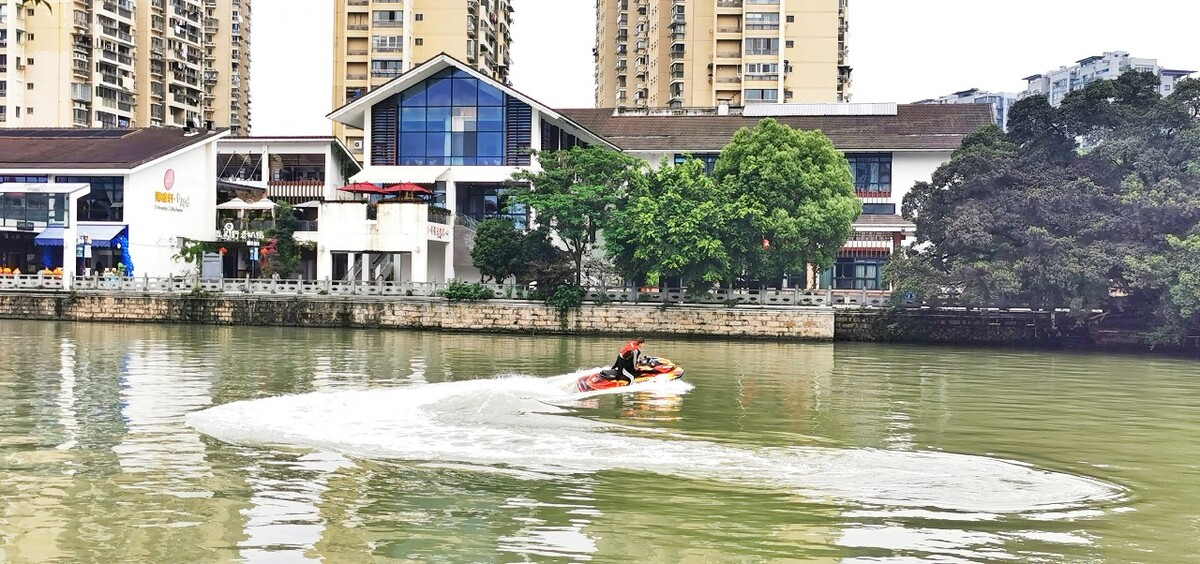 南塘街快艇摄于温州市鹿城区