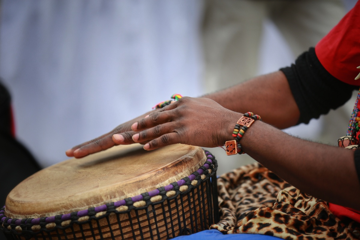 打起手鼓唱起歌