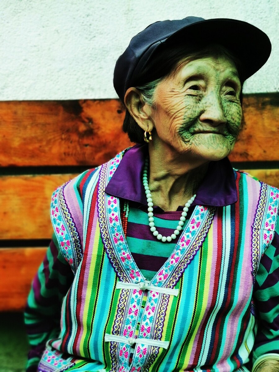 活化石—独龙族纹面女,摄于云南怒江贡山独龙江
