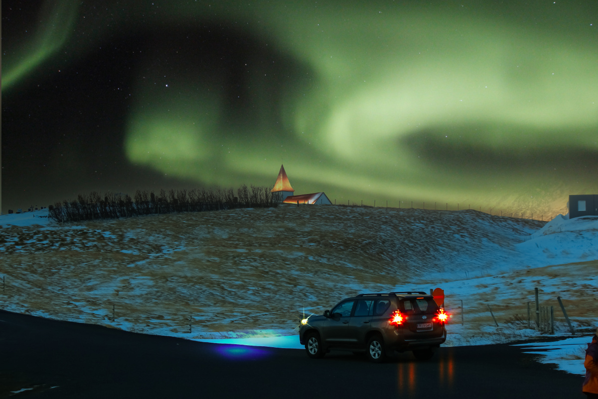 冰岛极光出现了来不及上山顶马上记录下来