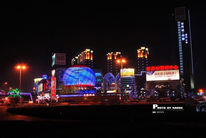 武汉光谷步行街转盘夜景美丽动人