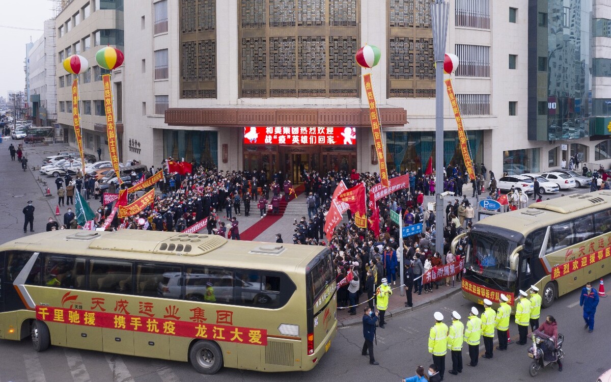 援鄂抗疫英雄凯旋而归