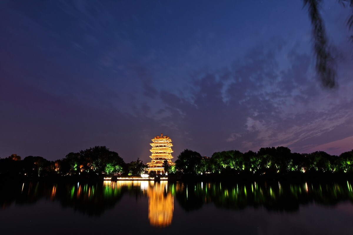 大明湖夜景