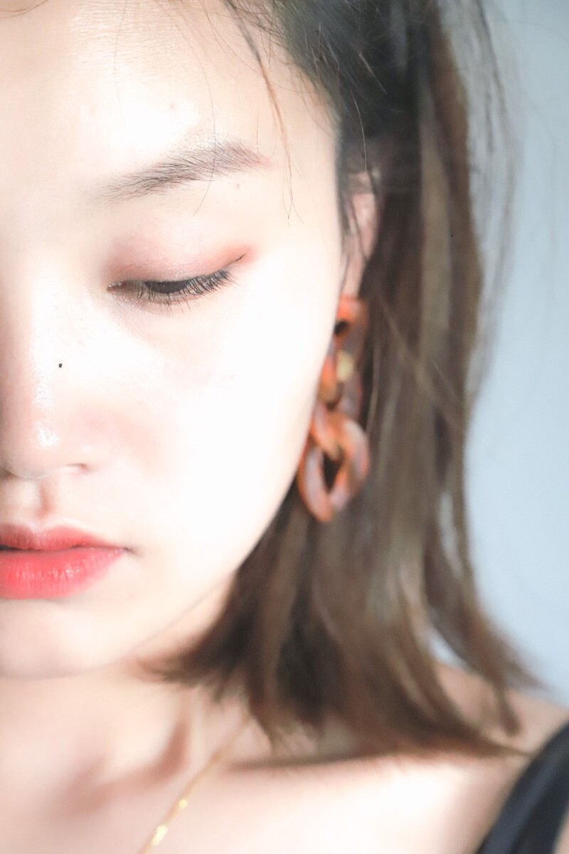如何显脸小只拍半张脸