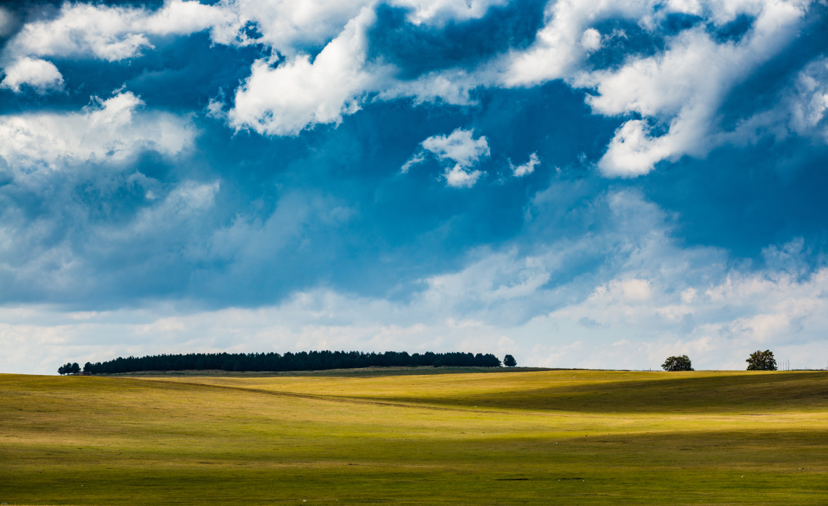 蓝蓝的天上白云飘图片_纵览新闻