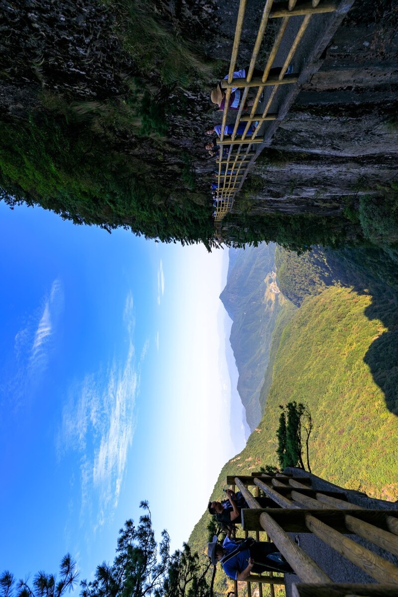 明月山