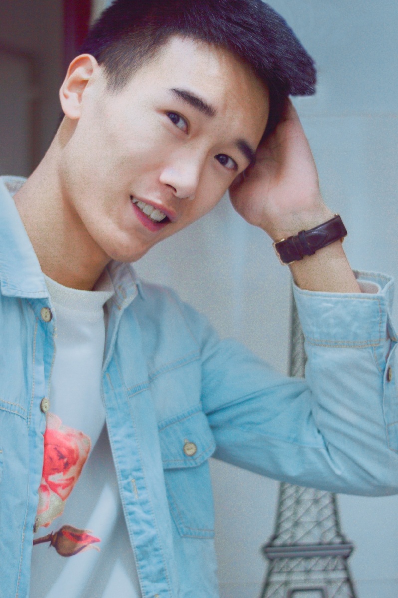 头一回拍男模,就拿自己试镜吧,没有反转屏没有自动对焦,一个