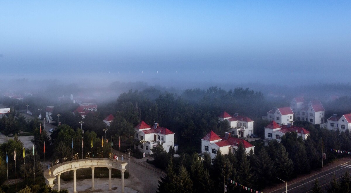龙江第一村兴十四村的清晨与夕阳
