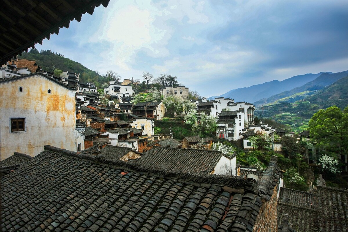 全球最美梯田 传统村落 挂在山崖上的篁岭古村