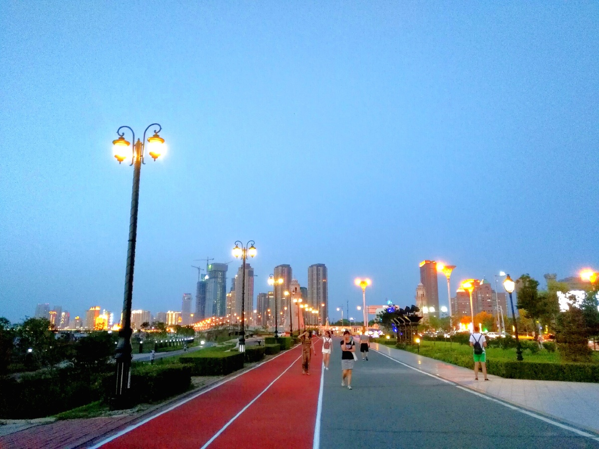 哈尔滨群力外滩灯光图片_纵览新闻