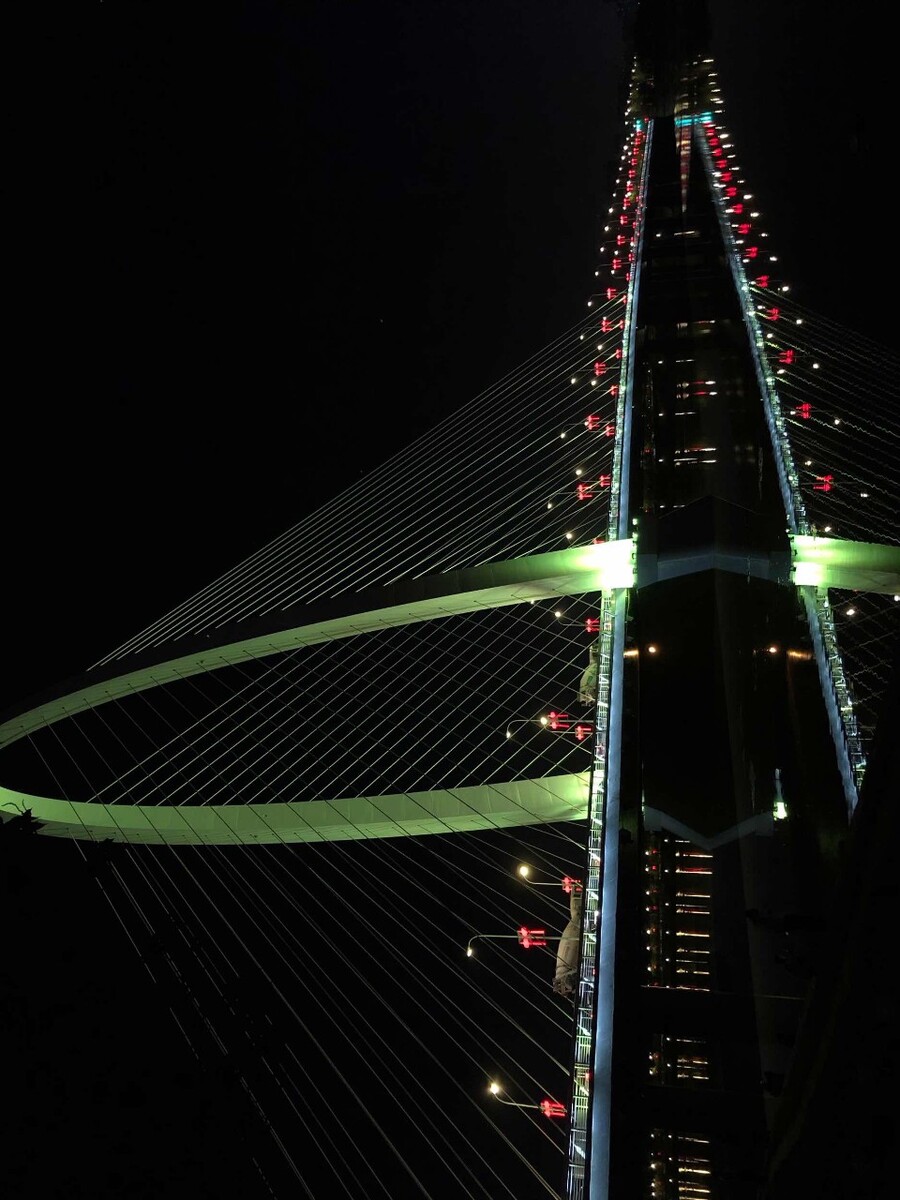 浐灞大桥迷人夜景