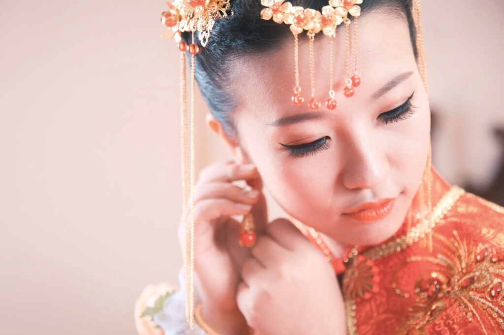 梳妆打扮出嫁前的准备