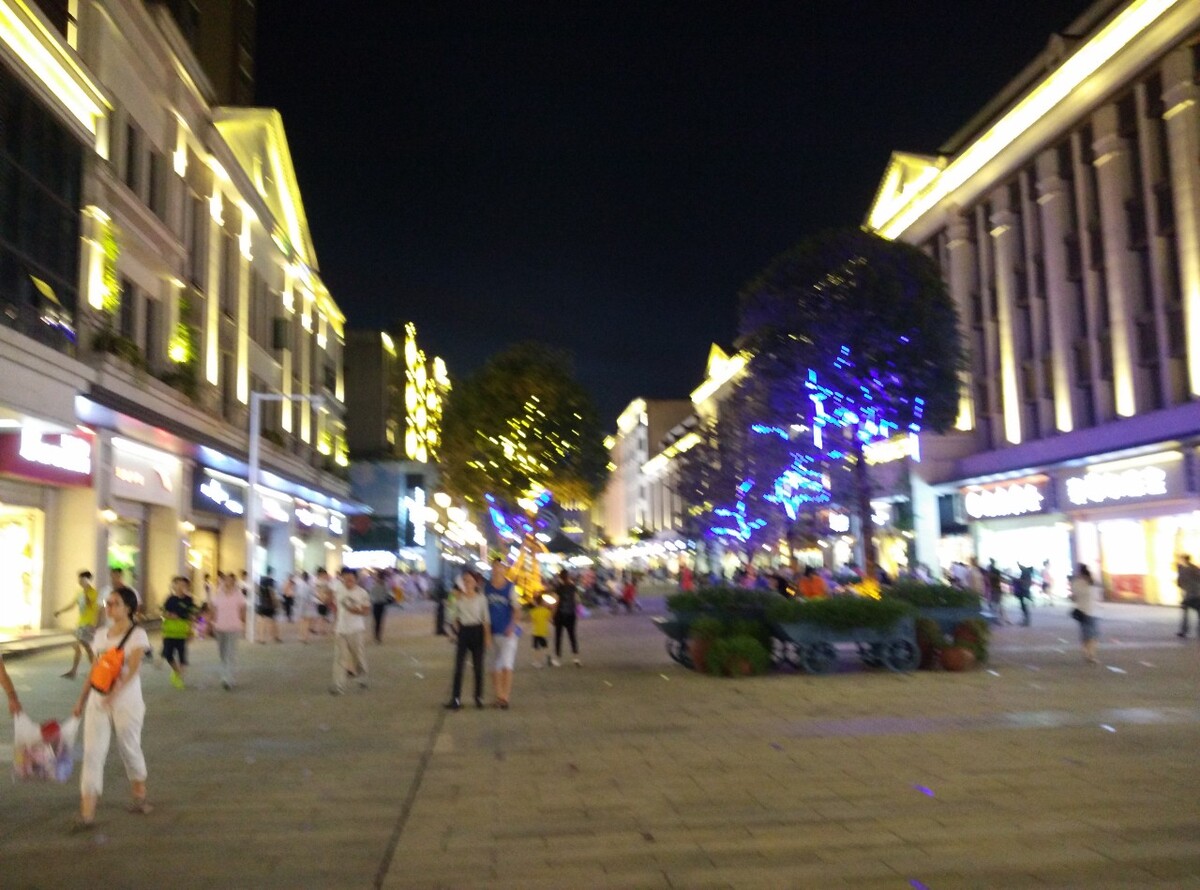 湖南常德市沅江边和步行街夜景