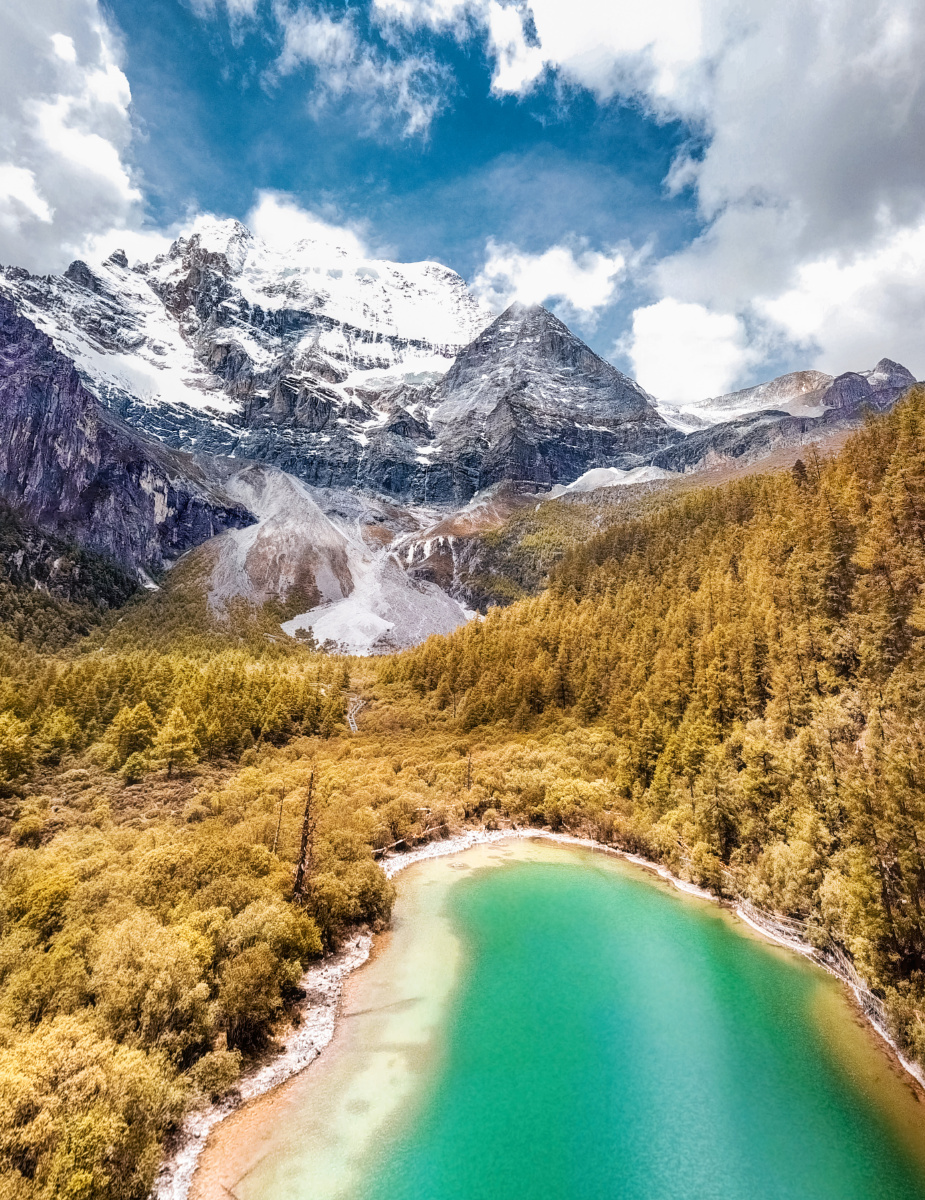 稻城冰雪融化的黄昏